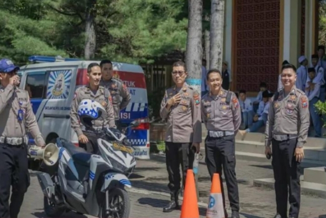 Polres Jember Gelar Coaching Clinic dalam Program Pondok Pesantren Road Safety, Sasar Siswa Sekolah dan Beri Himbauan Jelang Kelulusan