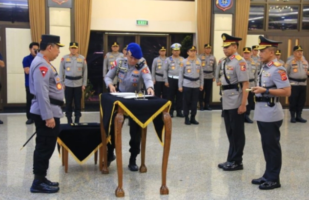 Kapolri Pimpin Upacara Serah Terima Jabatan Kapolda Jabar dan Kapusjarah Polri