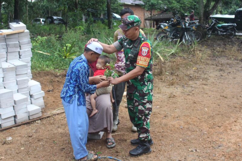 Pak Cahyo Dan Keluarga Senang Dansatgas TMMD Ke-124 Kembali Tinjau Langsung Kegiatan Rehab Rumah Miliknya