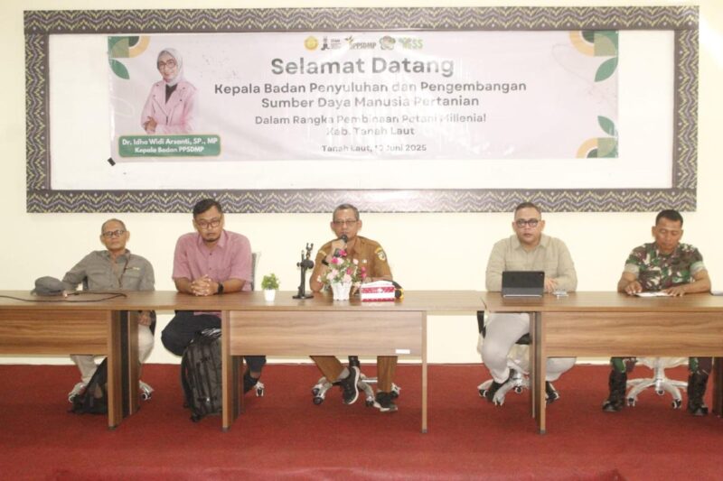 Personel Kodim 1009/Tanah Laut Dampingi Brigade Pangan Mengikuti Penyuluhan Pertanian 