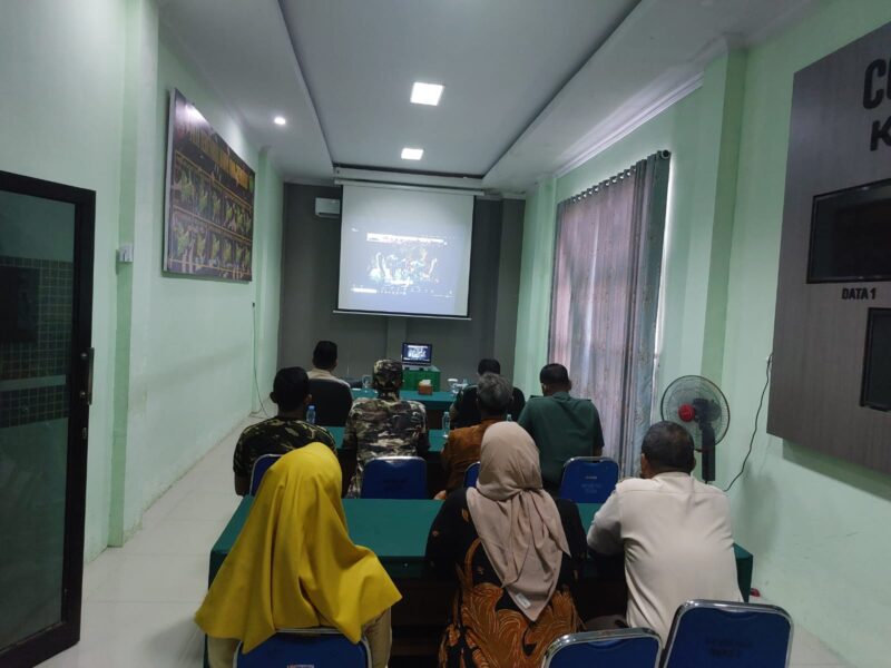 Bersama Keluarga Besar TNI Dandim 1009/Tla Mengikuti Vicon Komsos Tingkat Pusat