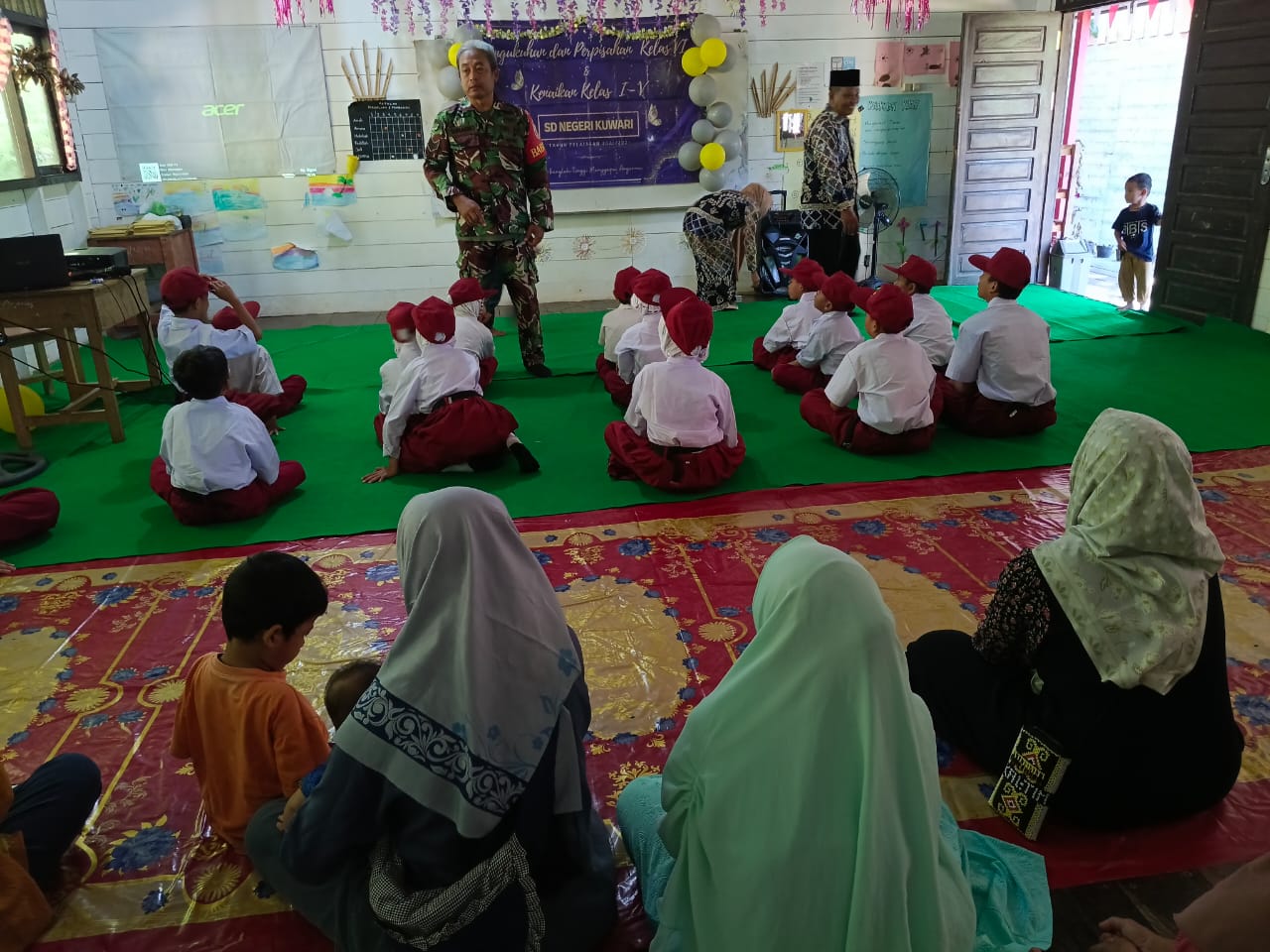 TNI Peduli Pendidikan: Babinsa Hadiri Pengukuhan Siswa SDN Kuari Tabalong