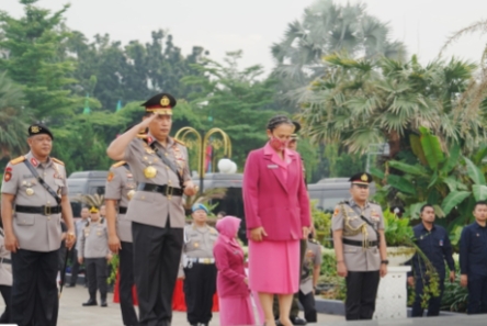 Jelang Hari Bhayangkara, Kapolri Ziarah ke Makam BJ Habibie hingga Hoegeng