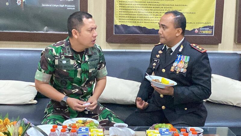 Berikan Kejutan Dandim Beserta Personel Kodim 1009/Tla Datangi Mapolres Tanah Laut