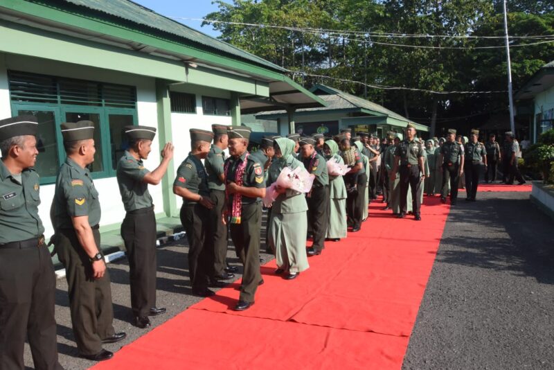 Kodim 1002/HST Laksanakan Tradisi Satuan: Pamit, Pindah, dan Sambut Prajurit Baru