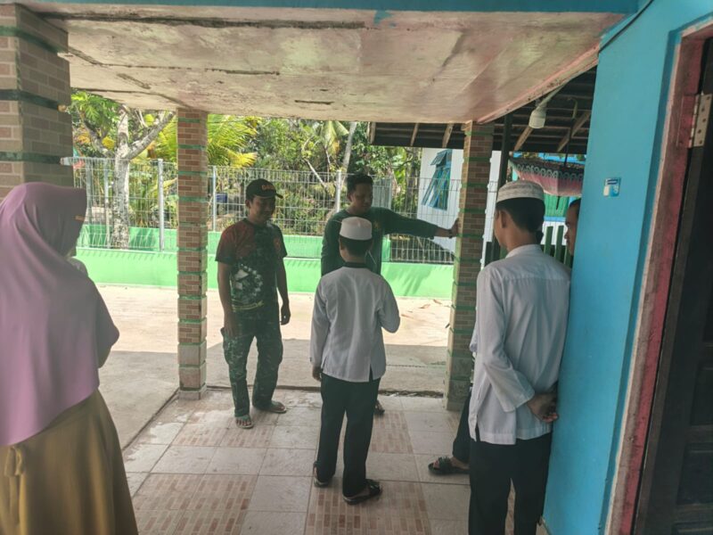 Kebersamaan TNI dan Warga, Wujudkan Masjid Nyaman untuk Jamaah