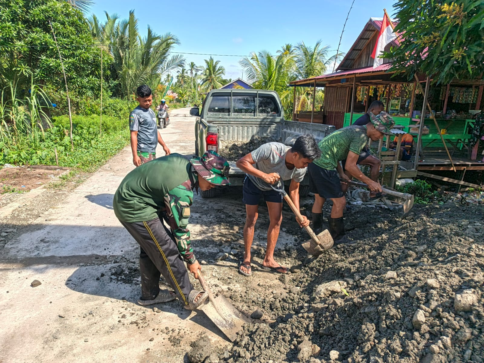 Satgas TMMD ke-125 Kodim 1007/Banjarmasin Gencarkan Pembangunan Bahu Jalan di Kuin Kecil