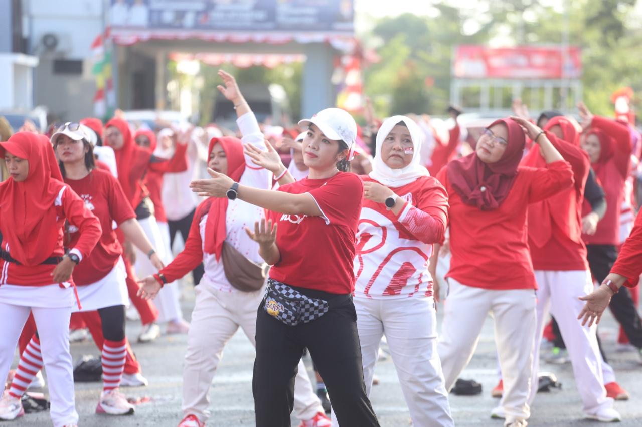 Dandim 1009/Tla Beserta Jajaran Mengikuti Kegiatan Olahraga Bersama Dalam Rangka HUT Ke 80 Kabupaten Tanah Laut