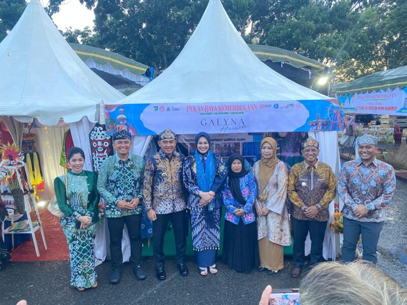 Dandim 1009/Tla Bersama Ketua Persit KCK Cabang XXXII Dim 1009 Rangkaian Kegiatan HUT RI Kabupaten Tanah Laut