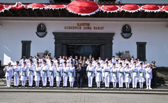 Kapolda Jabar Hadiri Upacara Pengukuhan Paskibraka Provinsi Jawa Barat Tahun 2025