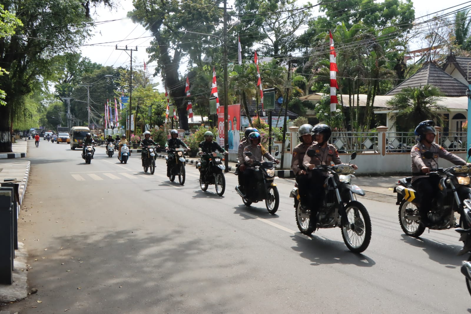 Patroli Gabungan TNI-Polri di HST, Perkuat Kebersamaan dan Kamtibmas