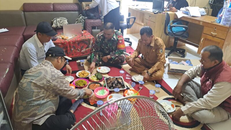 Melalui Komsos Babinsa Kodim 1009/Tla Menjalin Silaturahmi Yang Baik Dengan Warga Desa Binaan