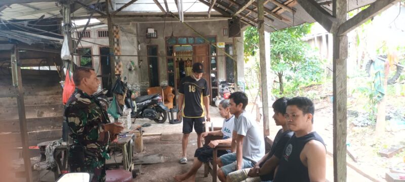 Wujudkan Lingkungan Aman, Sertu Jamal Lakukan Patroli Bersama Di Haruai