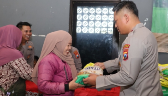 Polres Malang Gelontor 43 Ton Beras SPHP Ratusan Warga Sambut Gembira
