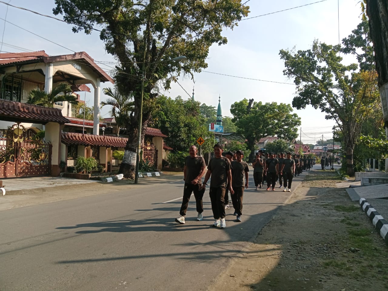 Jaga Kebugaran, Anggota Kodim 1002/HST Laksanakan Jalan Santai di Kota Barabai