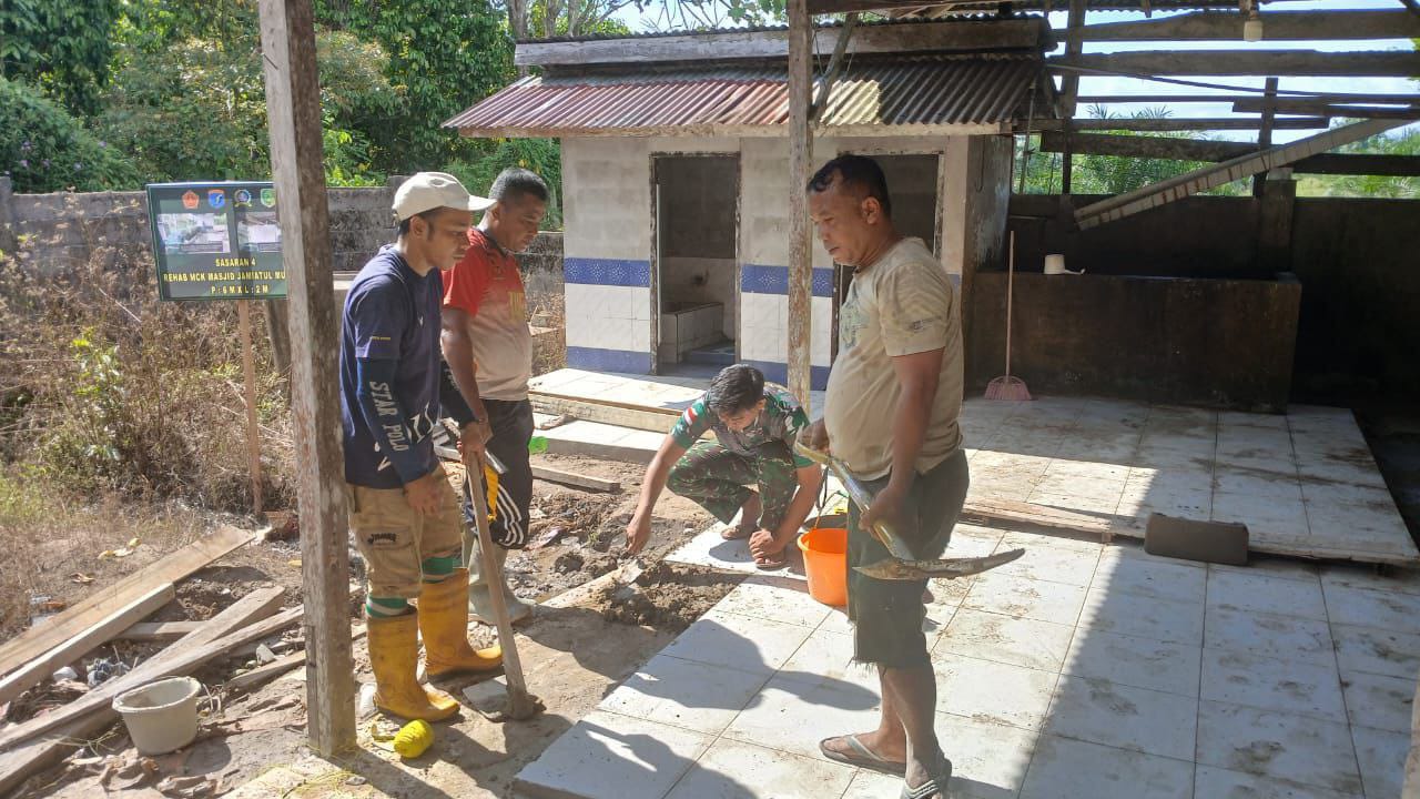 MCK Masjid Kini Berkeramik Berkat TMMD Regtas ke-126 Kodim 1208/Sambas
