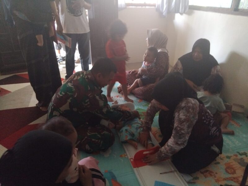 Babinsa Koramil 1002-01/Batang Alai Selatan Dampingi Kegiatan Posyandu Anggrek di Desa Anduhum