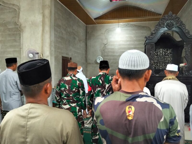Satgas TMMD Regtas ke-126 Kodim 1208/Sambas Gelar Salat Jumat di Lokasi TMMD