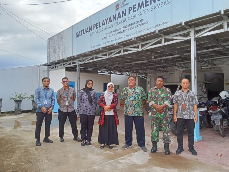 Babinsa Parit Baru Laksanakan Pendampingan Peninjauan Pelayanan Pemenuhan Makanan Bergizi Dari Dinas Kesehatan Kab. Sambas