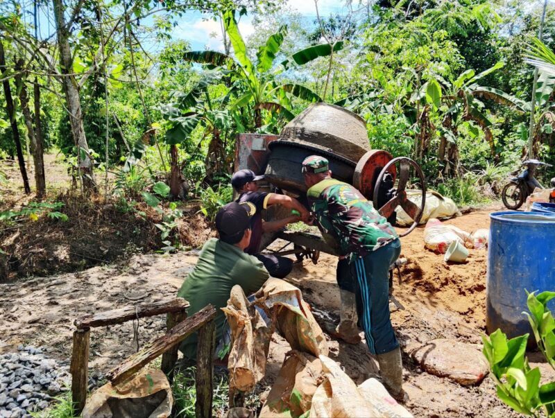 Mesin Molen Rusak, Satgas TMMD ke 126 Kodim 1208/Sambas Turun Tangan Memperbaiki
