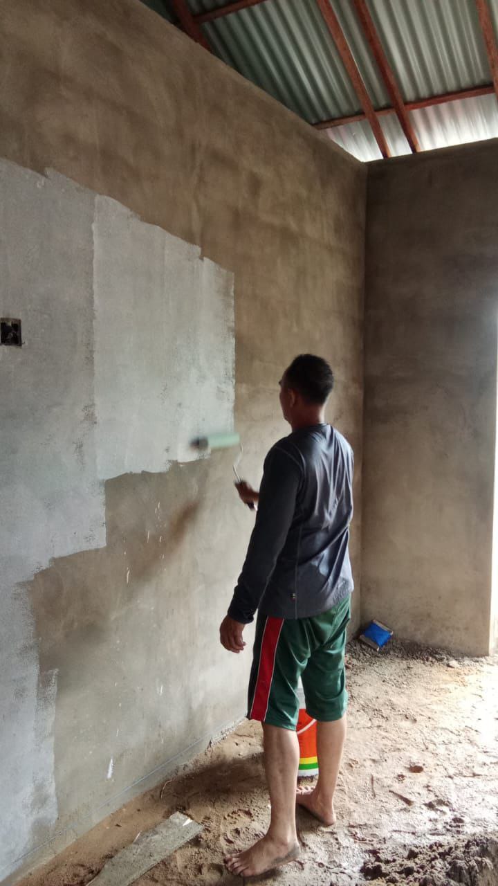 Satgas TMMD ke-126 Kodim 1208/Sambas Laksanakan Pengecatan RTLH