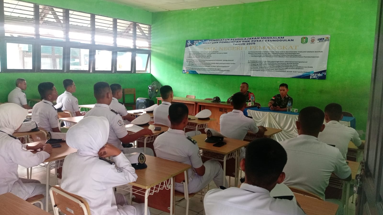 Danramil 05/Pemangkat Laksanakan Sosialisasi Korp Kadet Republik Indonesia kepada Siswa SMK