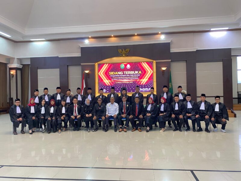 Cetak Advokat Yang Berintegritas, AdvoKAI Pusat Dan Jatim Hadir Dalam Pemgambilan Sumpah Advokat Baru