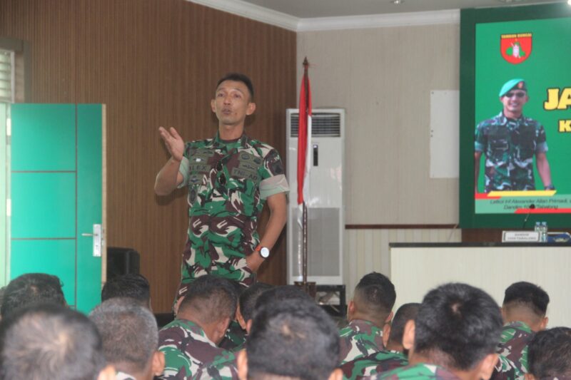 Melalui Jam Komandan, Dandim 1008/Tabalong Ajak Prajurit Tingkatkan Semangat dan Profesionalisme