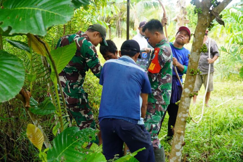 Satgas TMMD Ke-126 Kodim 1208/Sambas Cari Sumber Air untuk Gali Sumur Bor di Desa Ratu Sepudak