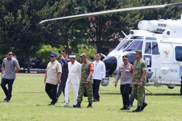 Sinergi Polri – TNI Amankan Kunjungan RI-1 Pada Wisuda Universitas Kebangsaan di Bandung