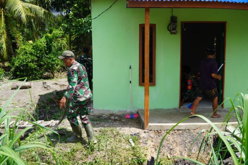 Finishing Rumah Pak Mintoni Sudsh Dilaksanakan oleh Satgas TMMD ke-126 Kodim 1208/Sambas