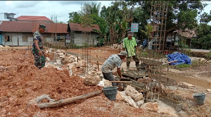 Babinsa Koramil 1008-05/Kelua – Muara Harus Dampingi Percepatan Pembangunan Koperasi Desa/Kelurahan Merah Putih (KDKMP) di Desa Sungai Buluh