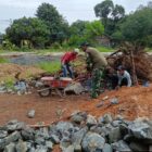 Material Pembangunan Tiba, Babinsa Koramil 1009-03/Bati-Bati Dampingi dan Bantu Pemasangan Pondasi Koperasi Desa Merah Putih