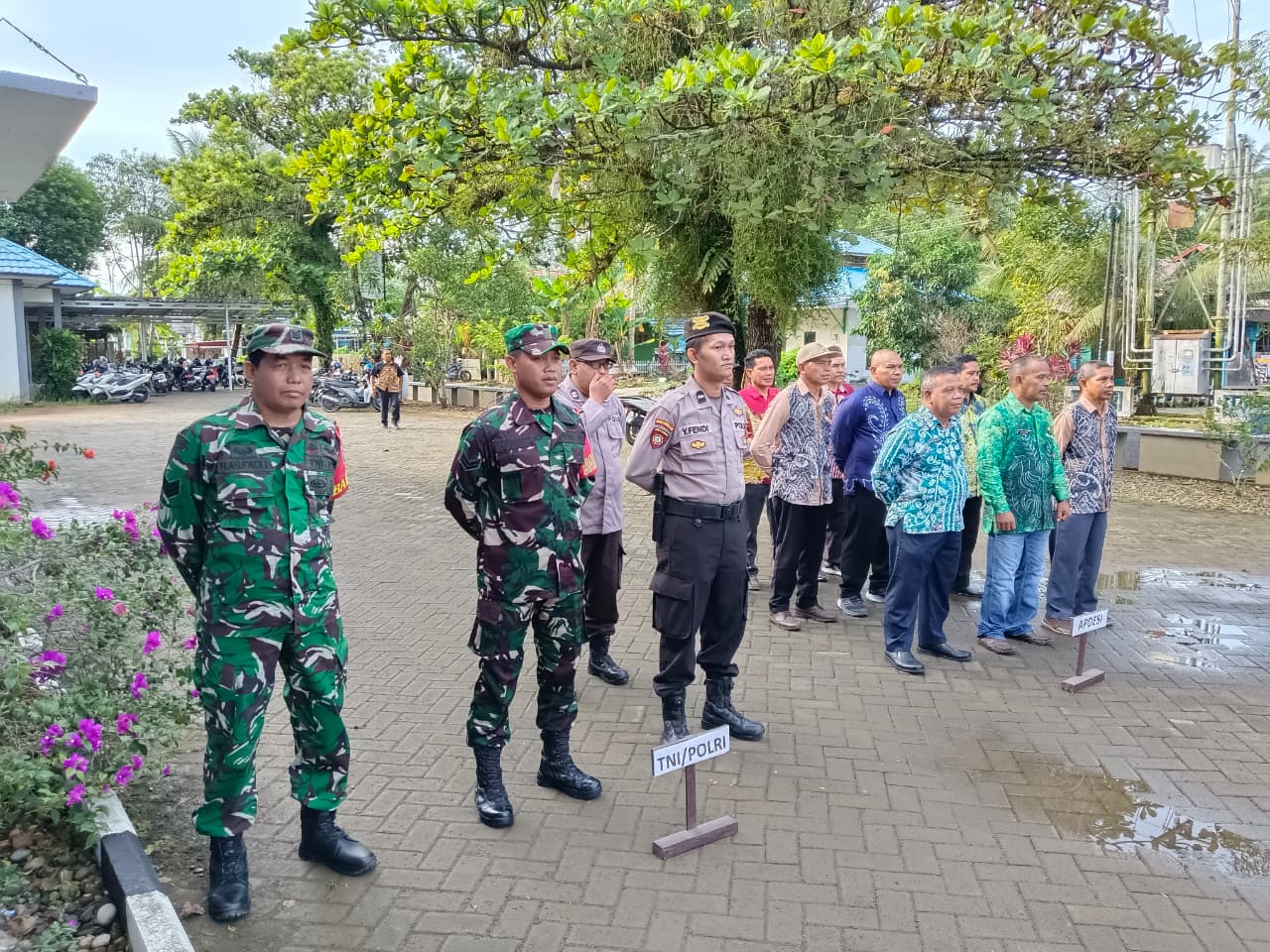 Babinsa Koramil 1002-05/Pandawan Ikuti Apel Gabungan di Kantor Camat Pandawan