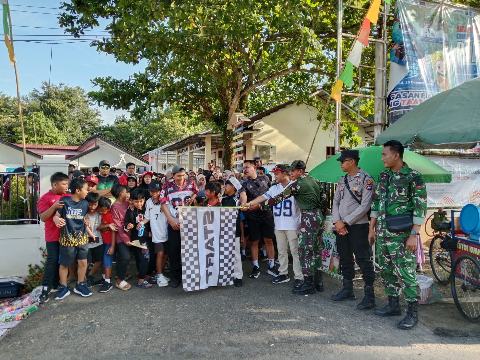 Koramil 1008-04 Turut Hadir Meriahkan Jalan Santai HUT ke-60 Tabalong di Murung Pudak
