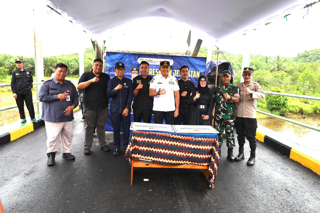 Kasdim 1009/Tla Menghadiri Peresmian Jembatan Damar Lima Desa Damit Kecamatan Batu Ampar